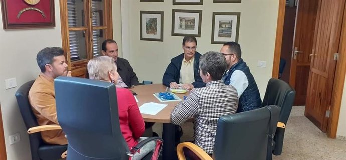 Reunión entre representantes del Cabildo de Tenerife y el Ayuntamiento de Vilaflor para analizar las pérdidas de agua