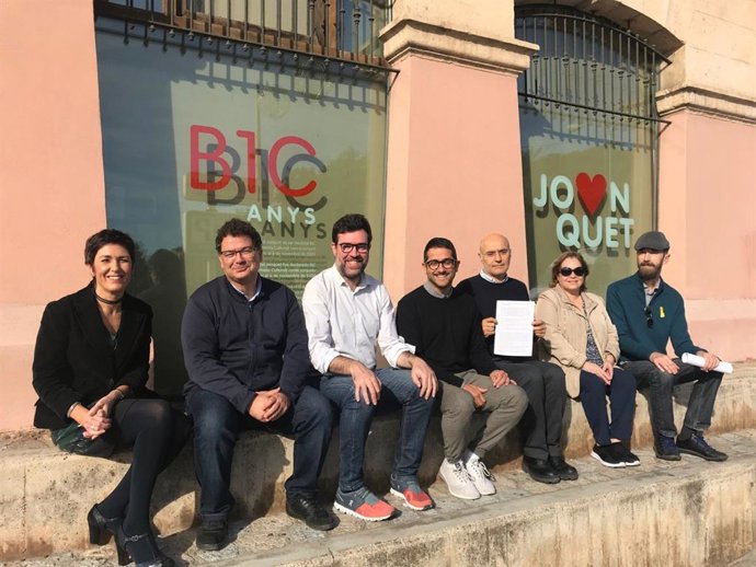 El regidor de Cultura y Bienestar Social, Antoni Noguera, en la presentación de los vinilos conmemorativos del BIC de Es Jonquet