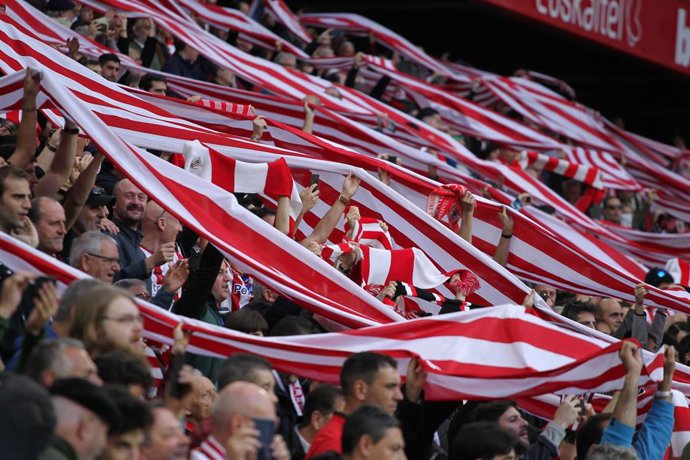 Aficionados del Athletic Club en un partido en el Nuevo San Mamés, una de las sedes de la Eurocopa de 2020