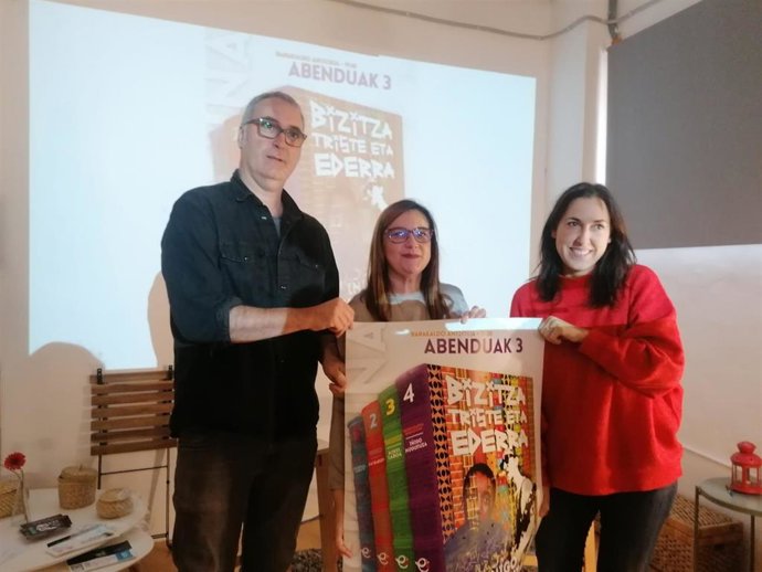 La concejal Iratxe Forces, junto a representantes de Hala Dzipo