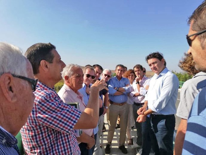Cádiz.- Junta y Asaja analizan medidas para beneficiar a los agricultores y avan
