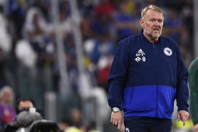Robert Prosinecki dirigiendo a Bosnia