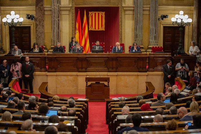 Hemiciclo del Parlament de Catalunya durante una sesión del plenaria, en imagen de archivo.