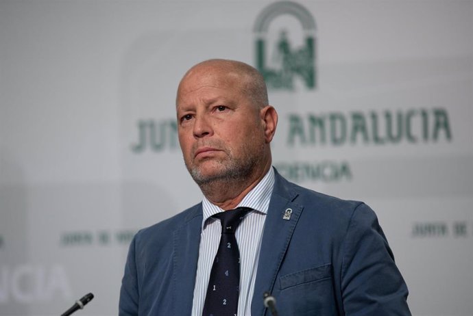 El consejero de Educación y Deporte, Javier Imbroda, en la rueda de prensa tras la reunión del Consejo de Gobierno de la Junta de Andalucía.