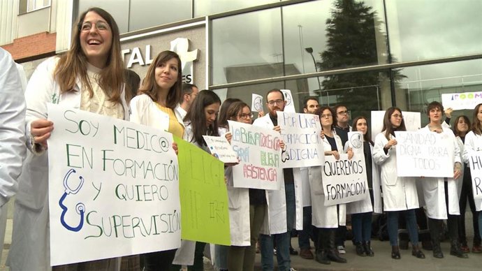 Protesta de los MIR de Cáceres en el inicio de una huelga indefinida