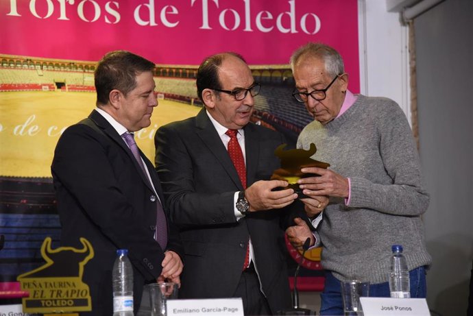 Homenaje de la peña taurina 'El Trapío' al cronista toledano José Ponos.