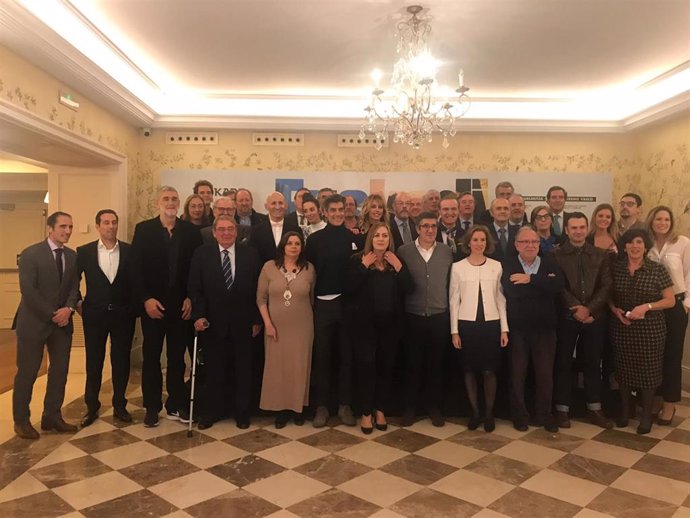 Una treintena de embajadores de Euskadi en Madrid se han reunido esta tarde en un encuentro con la consejera de turismo, comercio y consumo del gobierno Vasco, Sonia Pérez Ezquerra