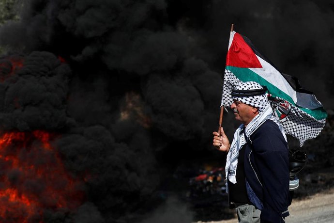Un manifestante palestino durante las últimas protestas por la ocupación israelí de tierras palestinas en Cisjordania.