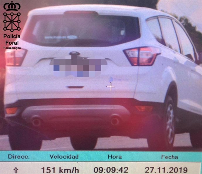 Uno de los vehículos denunciados en el control de la Policía Foral en la AP-15