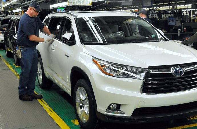 Producción del  2015 Toyota Highlander Hybrid en la planta de Toyota en Indiana (Estados Unidos)