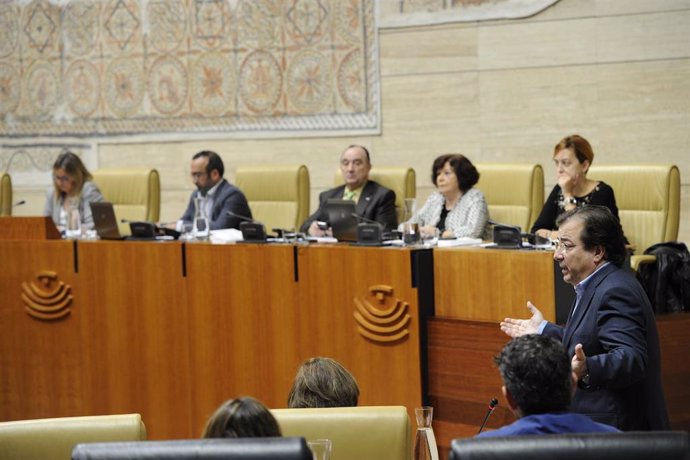 Fernández Vara, durante su intervención en el Pleno