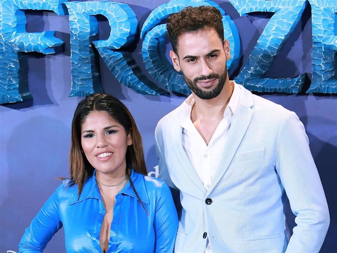 Isa Pantoja y Asraf Beno en el estreno de la película Frozen 2 en Madrid