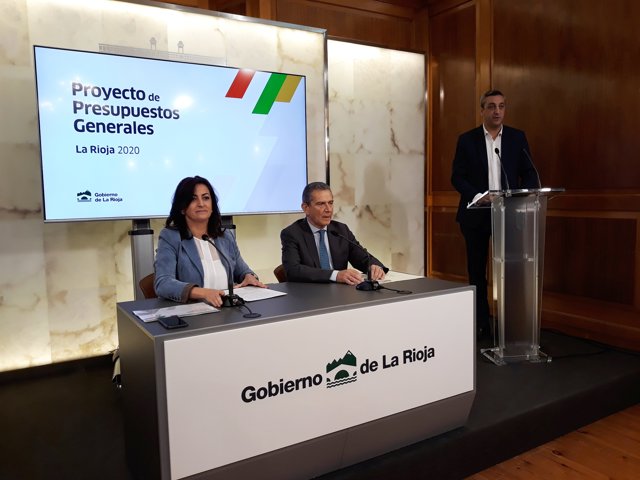 La presidenta del Gobierno, Concha Andreu, y el consejero de Hacienda, Celso González, explican presupuestos 2020