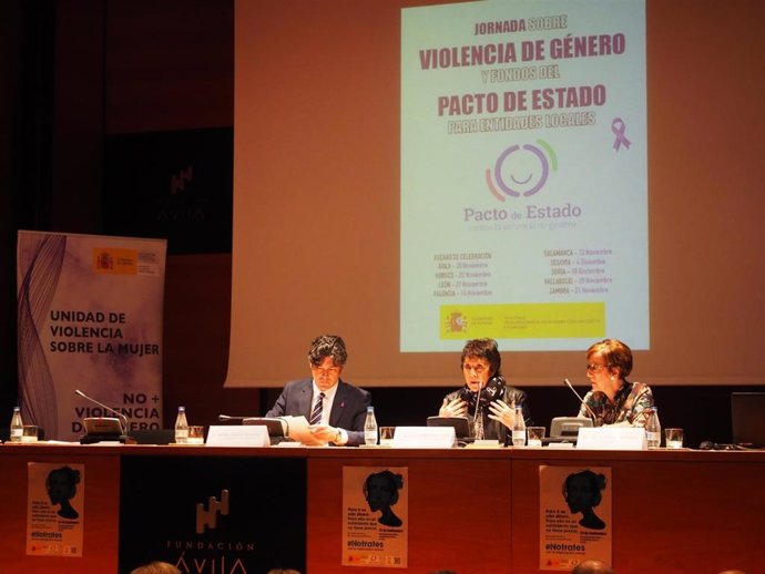 Mercedes Martín en una jornada con ayuntamientos sobre el Pacto de Estado contra la vilolencia de género.