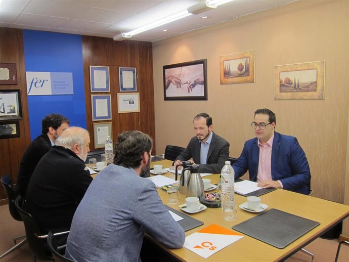 Ciudadanos La Rioja mantiene una reunión con la FER y la CEAT para explicar las medidas que impulsarán en el Pleno para mejorar el colectivo de autónomos