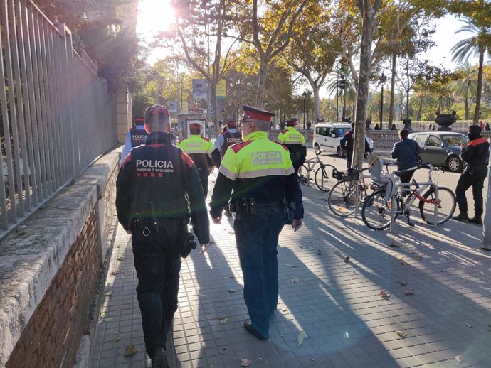 Dos agents dels Mossos d'Esquadra aquest dijous a Barcelona