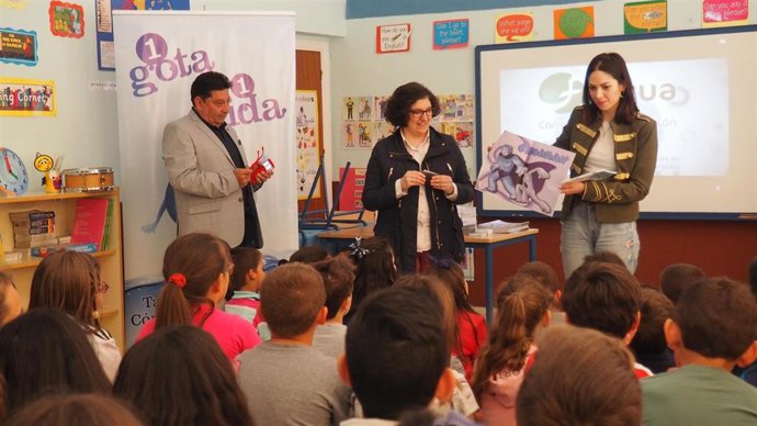 Uno de los tallerees 'Una gota x una vida'