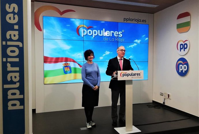 Jesús Angel Garrido y Celia Sanz, en la rueda de prensa en la que han trasladado su sospecha sobre la "cofinanciación" entre Gobierno regional y ayuntamientos para construir nuevos centros educativos en La Rioja.