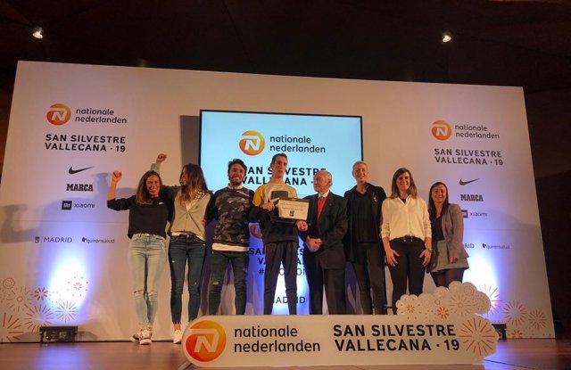 Foto de familia de la presentación de la Nationale Nederlanden San Silvestre Vallecana 2019