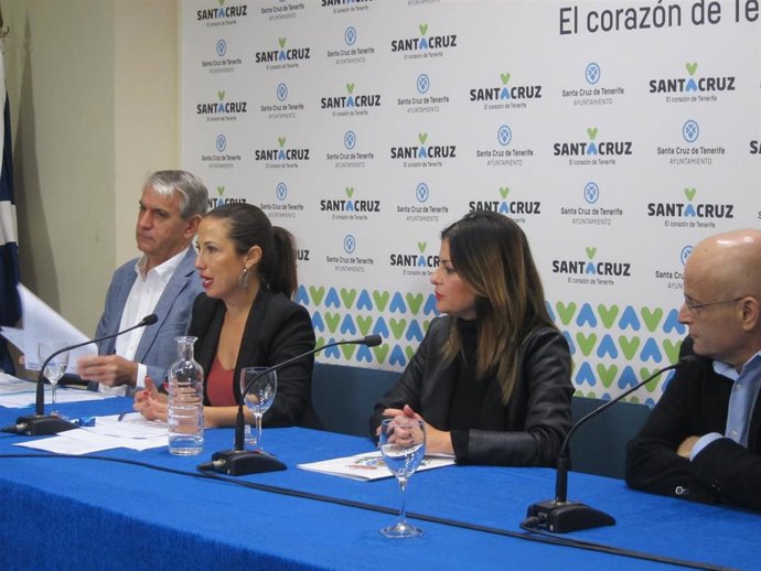El concejal de Hacienda, Jorge Sabaté, la alcaldesa de Santa Cruz de Tenerife, Patricia Hernández, la primera teniente de alcaldesa, Matilde Zambudio y el portavoz de Unidas Podemos, Ramón Trujillo, en la presentación de los presupuestos municipales