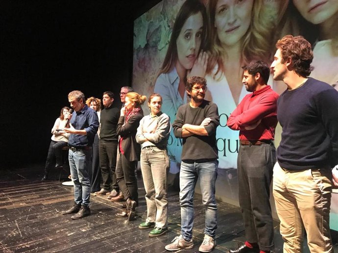 Julio Manrique presenta Les tres germanes junto al equipo artístico