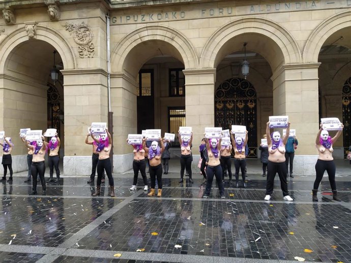Protesta de trabajadoras de residencias de Gipuzkoa de LAB