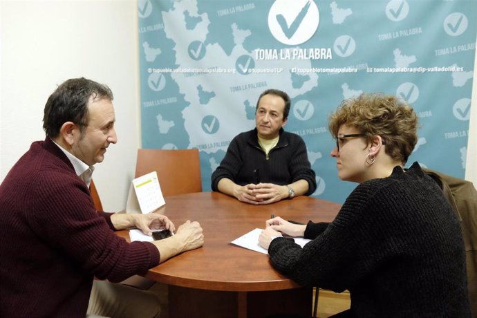 Ramón Velasco y Carlos Sanz  en una reunión con Virginia Hernández (TLP) para pedir apoyo para evitar la instalación de una macrogranja en el municipio vallisoletano de San Miguel del Arroyo.