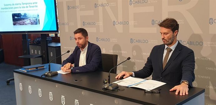 El consejero de Desarrollo Sostenible y Lucha contra el Cambio Climático del Cabildo de Tenerife, Javier Rodríguez, y el gerente del Consejo Insular de Aguas (Ciatf), Javier Davara