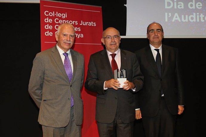 El director de Antifrau, Miguel Ángel Gimeno, y el presidente del CCJCC, Antoni Gómez, en el Día del Auditor en Barcelona.