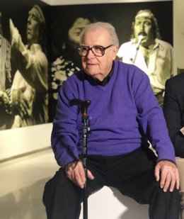 El pintor malagueño Eugenio Chicano en su última exposición