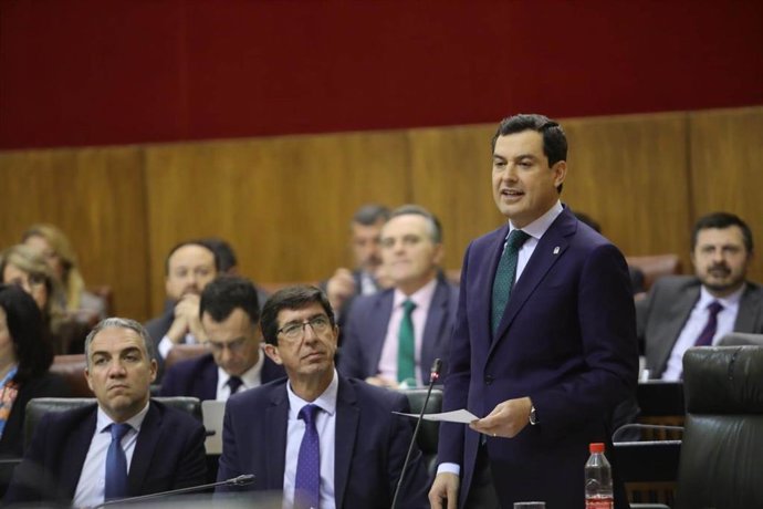 Juanma Moreno ante el Pleno del Parlamento, este jueves