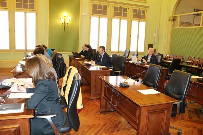 Comisión de Turismo y Trabajo del Parlament, reunida la mañana de este jueves.