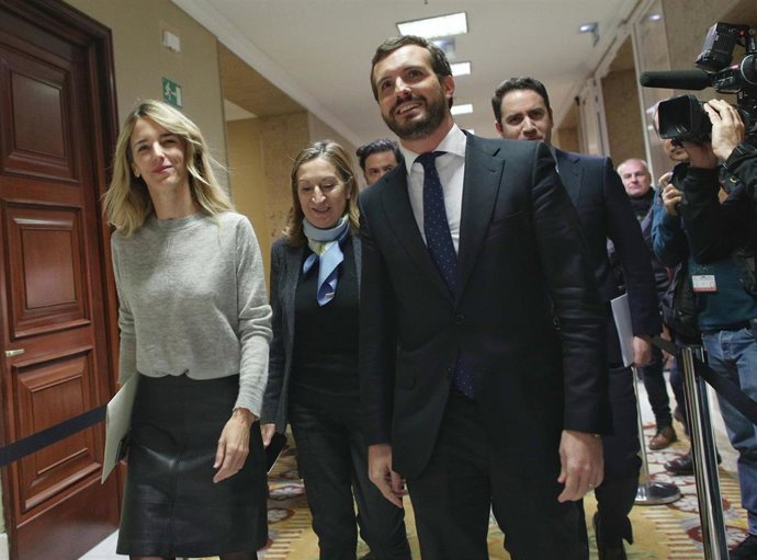 Casado dice que al PP no se le pide una abstención sino dar mayoría absoluta a S