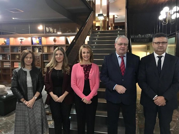 Autoridades que han asistido a la inauguración del curso 'Delitos contra la libertad sexual'