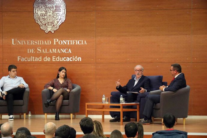 Intervención de Del Bosque en las jornadas de la UPSA.