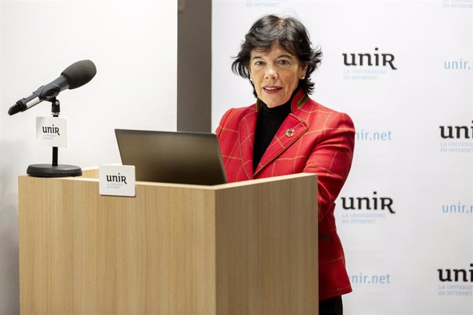 La ministra de Educación y Formación Profesional en funciones, Isabel Celaá, en la presentación informe del 'Empleo IT Mujer' elaborado por Infoempleo y UNIR.