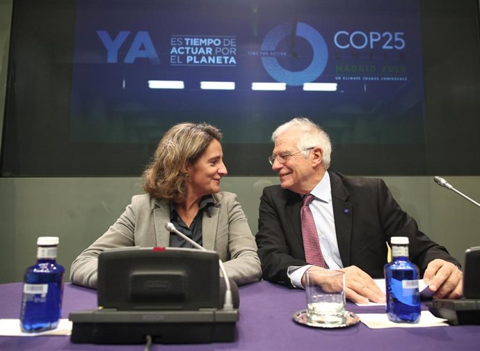 La ministra de Transición Ecológica en funciones, Teresa Ribera, y el ministro en de Asuntos Exteriores en funciones, Josep Borrell