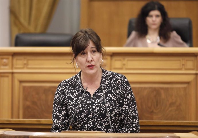 La consejera de Igualdad del Gobierno de C-LM, Blanca Fernández, en el pleno de las Cortes