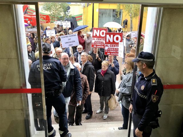 Protesta vecinos de El Zapatón en le Pleno