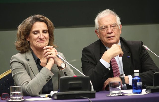La ministra de Transición Ecológica en funciones, Teresa Ribera, y el ministro en de Asuntos Exteriores en funciones, Josep Borrell, durante la presentación de la COP25