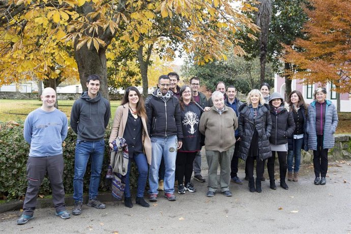 María Caballero con los participantes en el proyecto