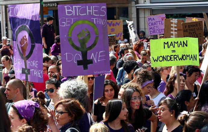 Manifestación en favor de los derechos de la mujer en Lausana, Suiza.
