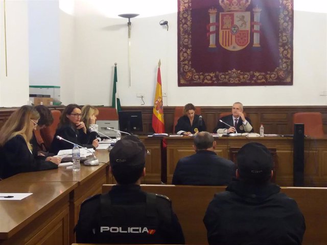 Juicio contra un acusado de matar a tiros a su mujer en Guadahortuna (Granada)