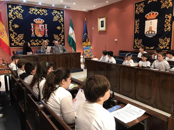 Pleno constituyente del nuevo Consejo de la Infancia en Alcalá de Guadaíra en su décimo aniversario