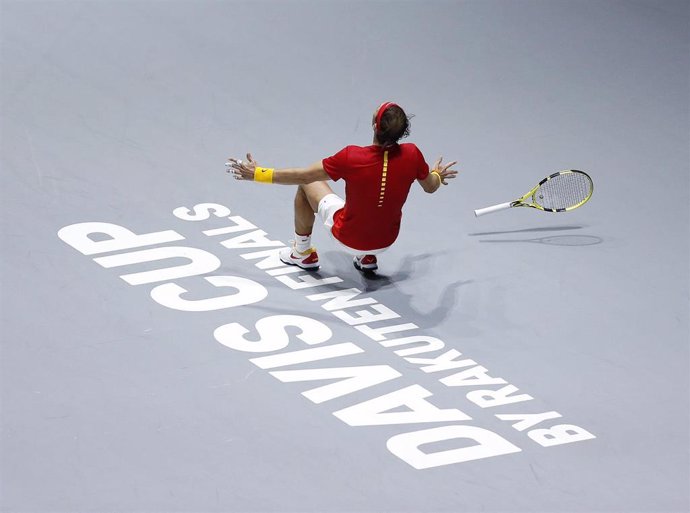 Rafa Nadal en el momento de ganar el punto que daba la Copa Davis 2019 a España 