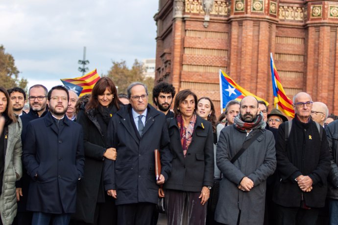 El presidente de la Generalitat Quim Torra, junto a otros miembros del Govern, en Barcelona /Catalunya (España), a 18 de noviembre de 2019.