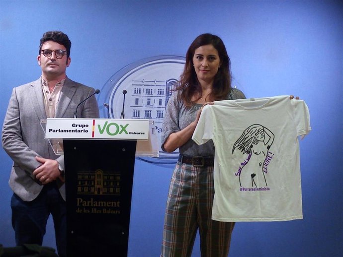 El representante de Vox en el Consell de Mallorca, Toni Gili, y la diputada balear de Vox, Idoia Ribas.