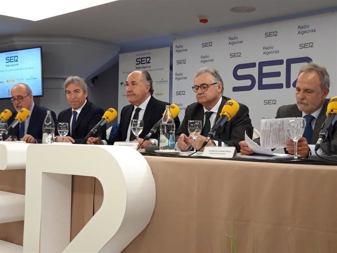 Participantes en el Encuentro SER 'Puertos andaluces, grandes generadores de riqueza', celebrado en Algeciras (Cádiz).