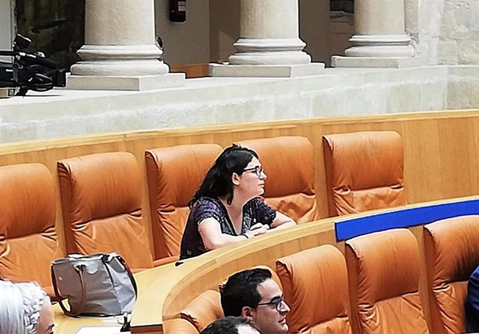 Raquel Romero, de Podemos, en su escaño en el Parlamento de La Rioja