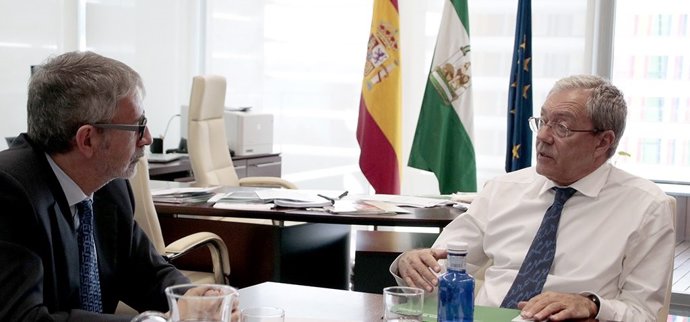 El consejero Rogelio Velasco con el rector de la Universidad de Cádiz